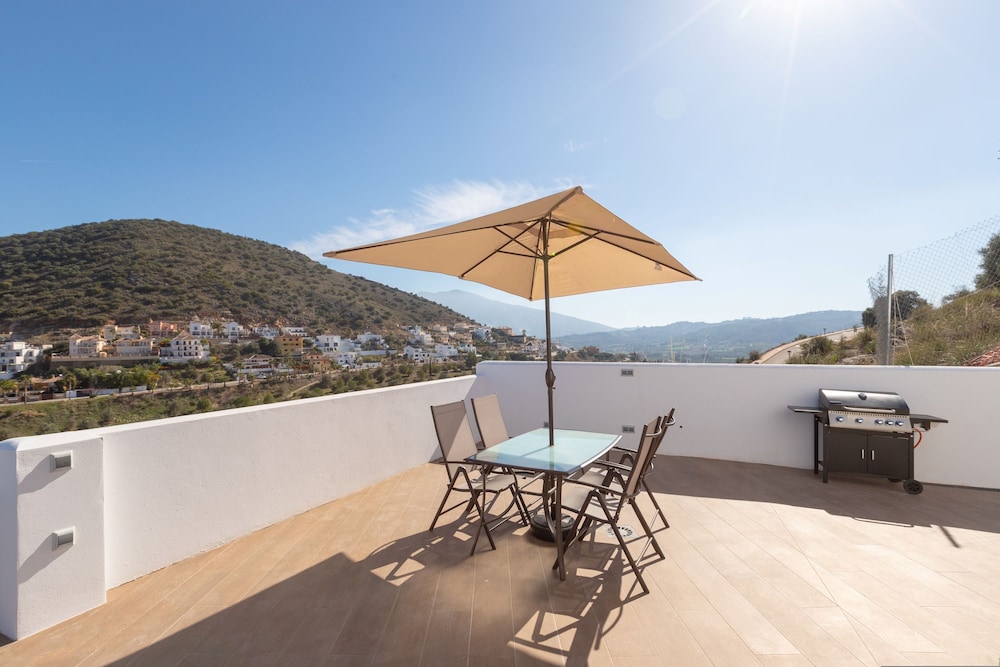 Villa photo 2