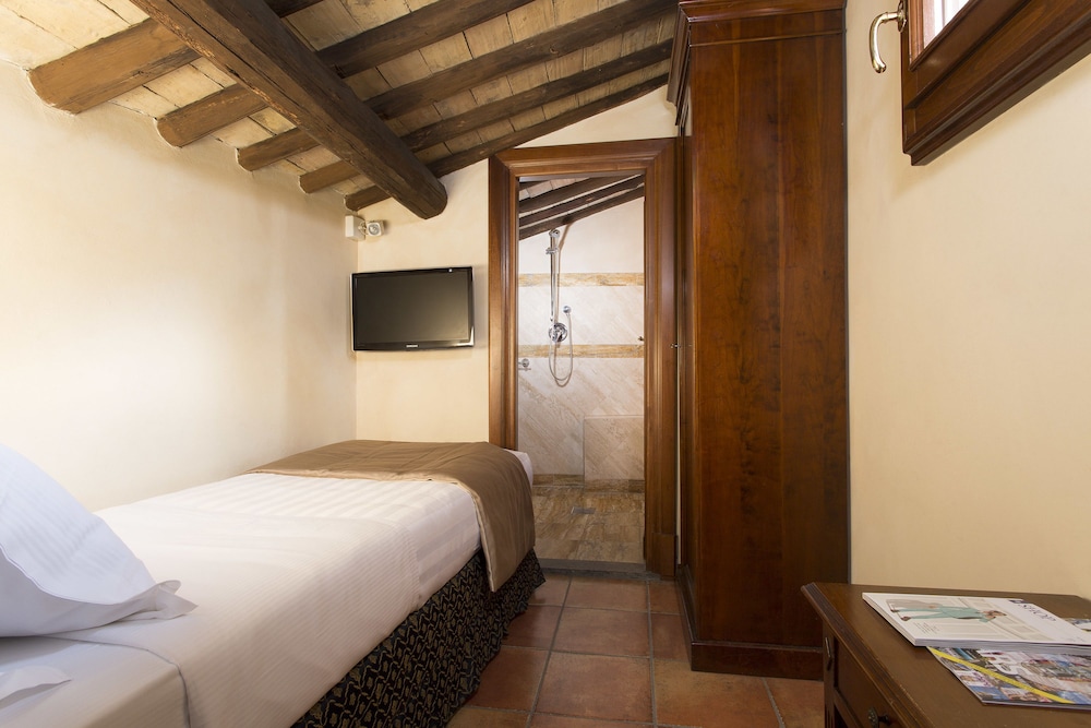 Deluxe Triple Room, Terrace photo 3