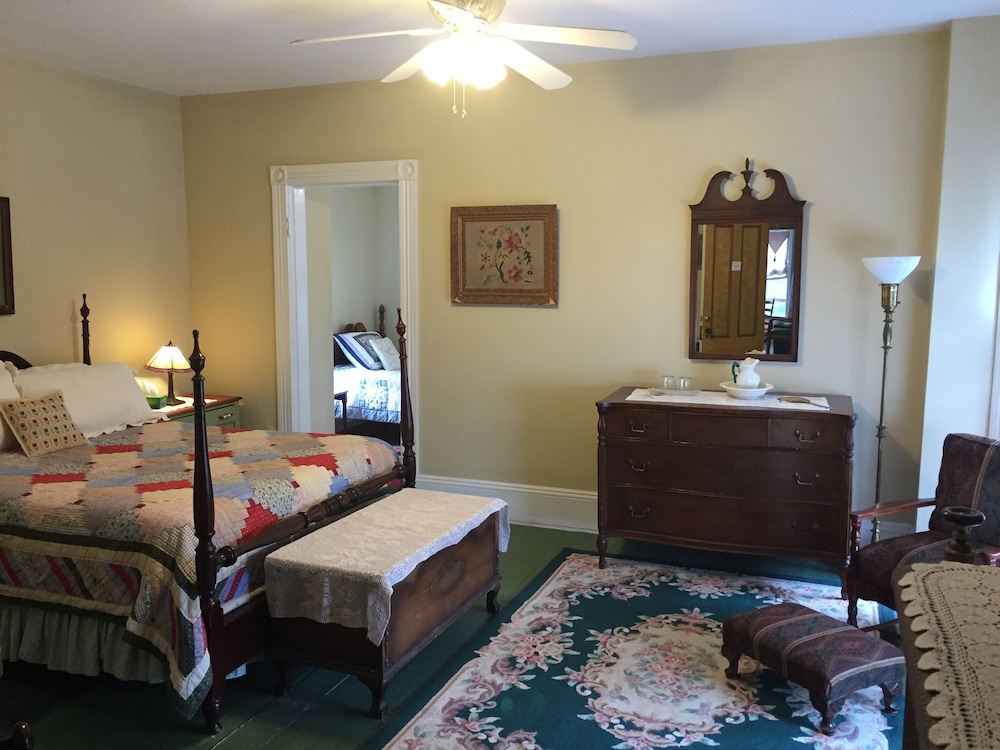 Suite, Multiple Beds (Gabriel) photo 1