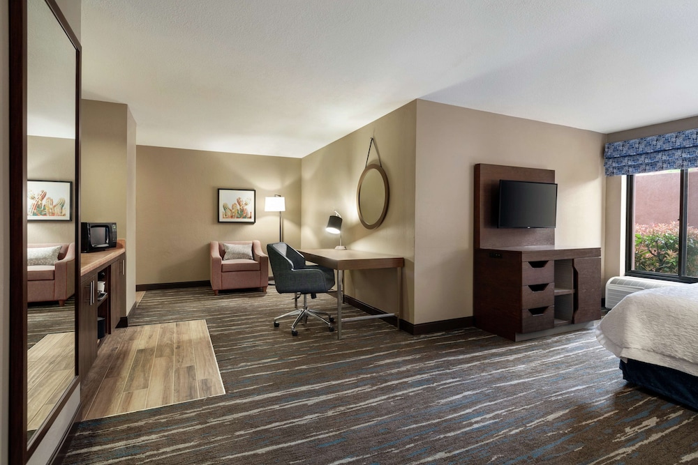 Room, 1 King Bed, Accessible - Photo 3