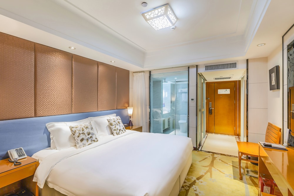 Basic Room, 1 King Bed photo 2