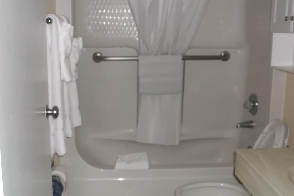 Room, Multiple Beds, Non Smoking (Efficiency) - Photo 9