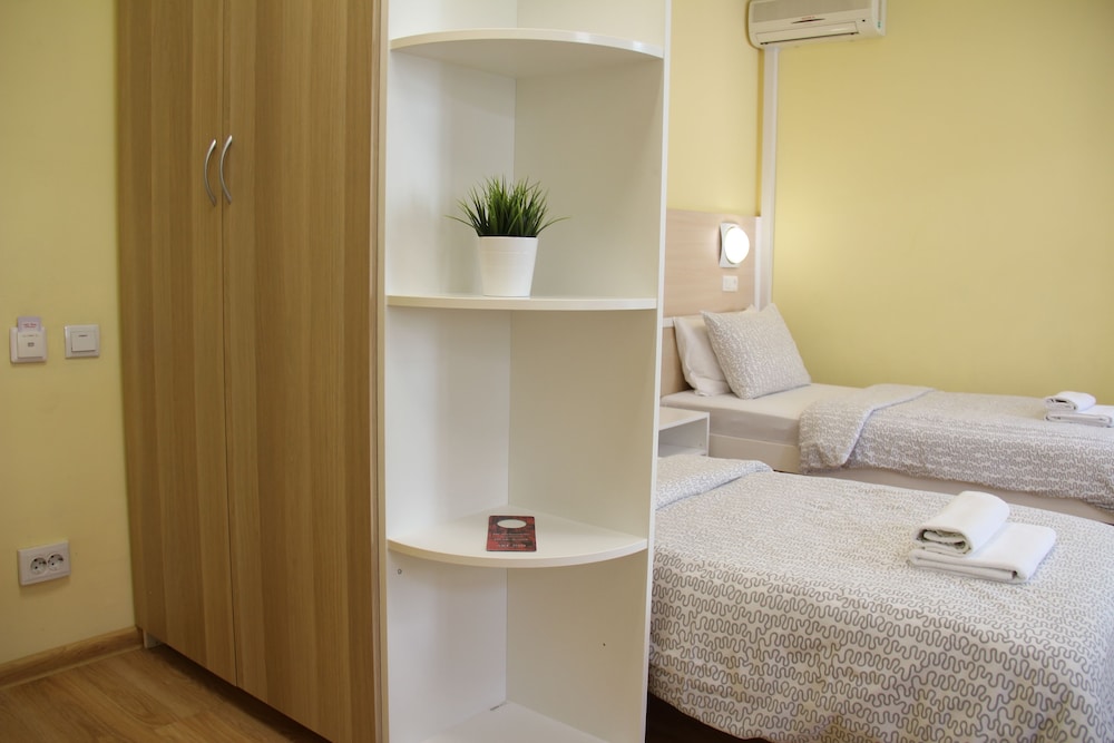 Standard Twin Room photo 3
