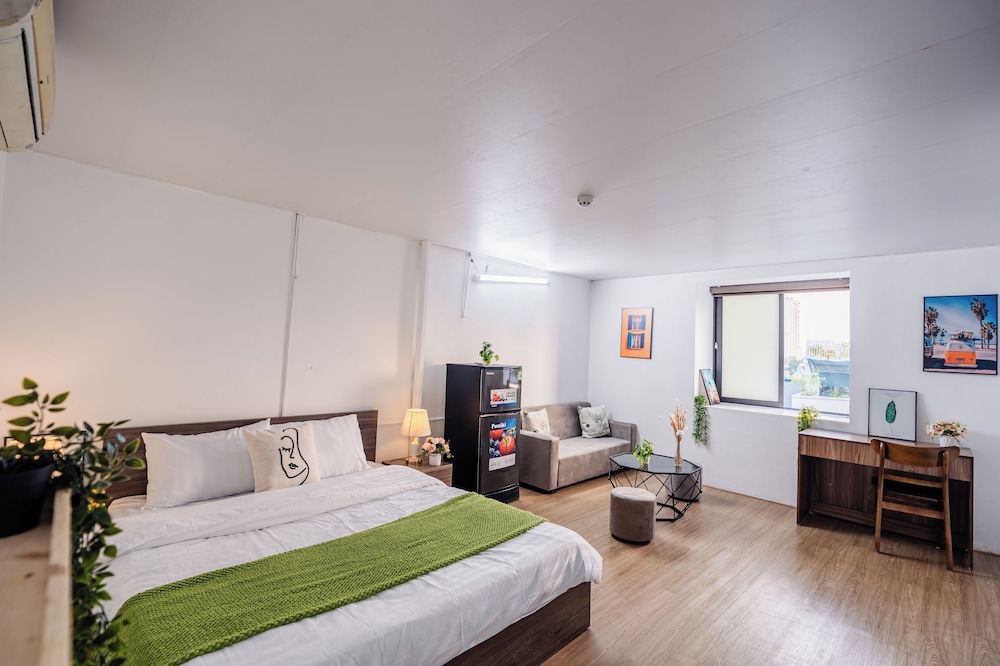 Luxury Studio Suite, City View photo 3