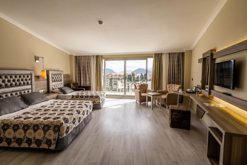 Standard Room, Partial Sea View