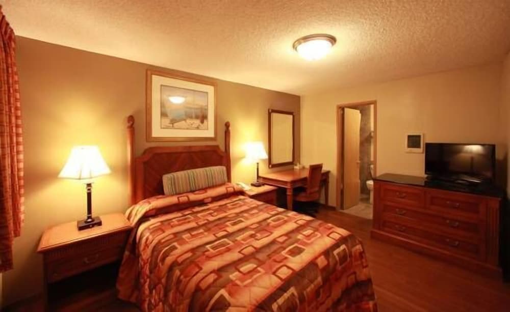 Deluxe Room, 1 Queen Bed photo 3