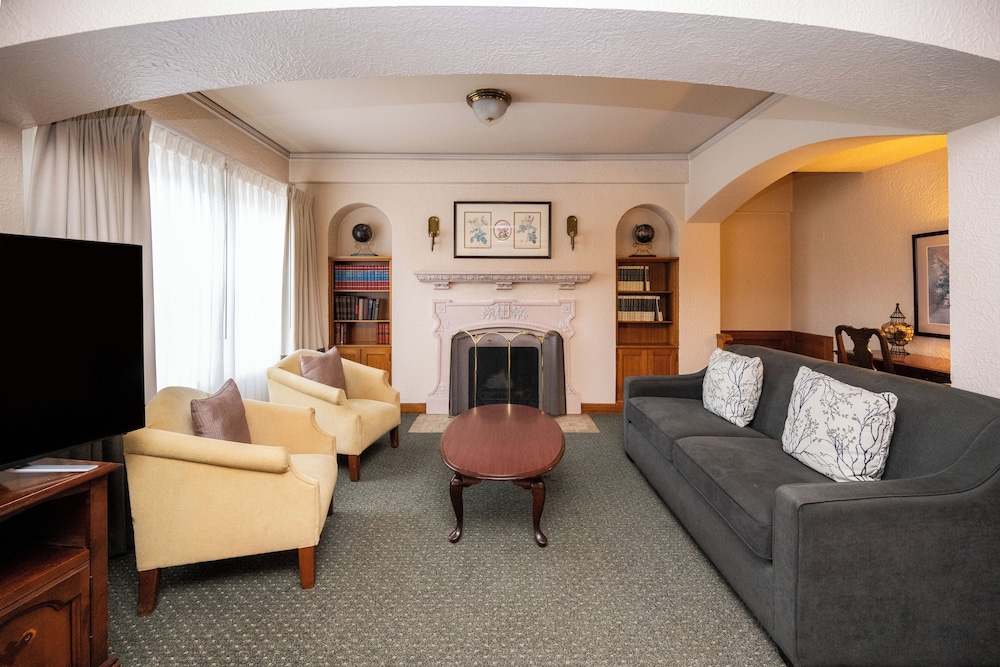 Standard Suite, 1 King Bed (Library Suite) (No AirConditioning) - Photo 4