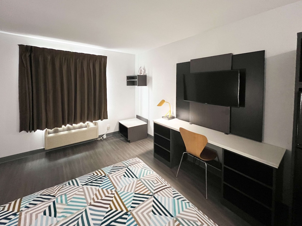 Standard Room, 1 Queen Bed, Non Smoking, Kitchenette - Photo 13