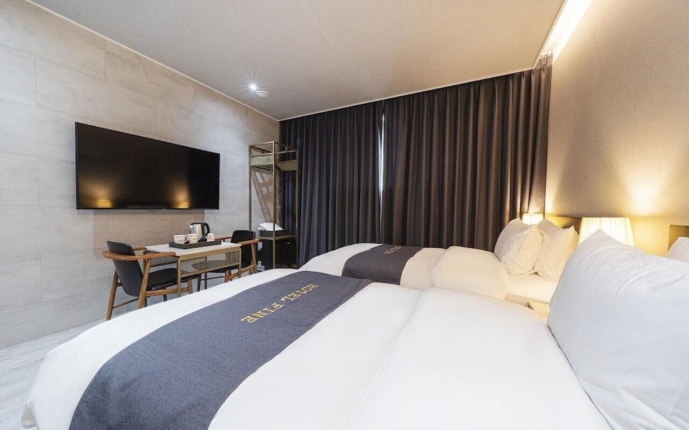 Business Twin Room photo 3