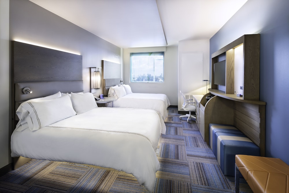 Standard Room, 2 Queen Beds - Photo 3