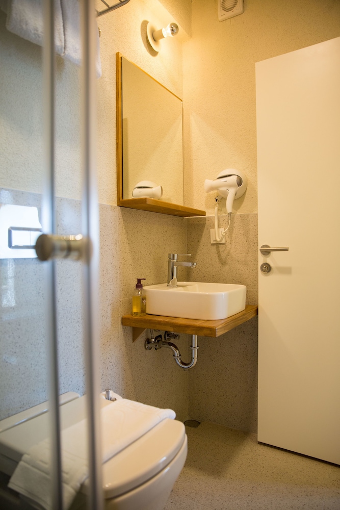 Standard Triple Room - Photo 5