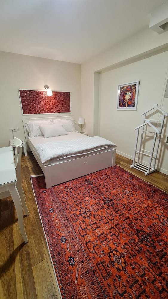 Comfort Room - Photo 1