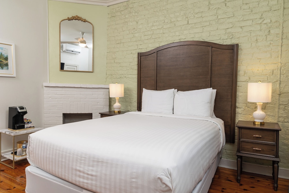 Deluxe Room, 1 Queen Bed - Photo 3