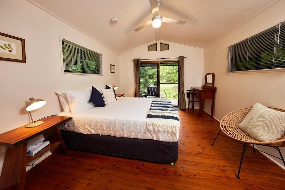 Deluxe Cottage, 1 King Bed, Balcony, Mountain View (Queen Cabin) photo 1