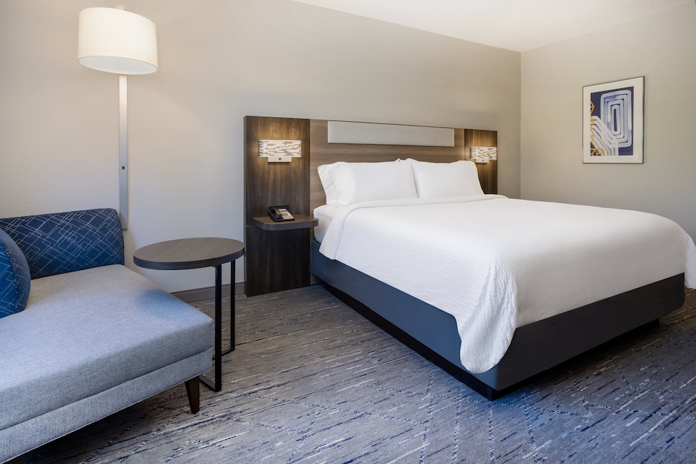 Standard Room, 1 King Bed - Photo 4