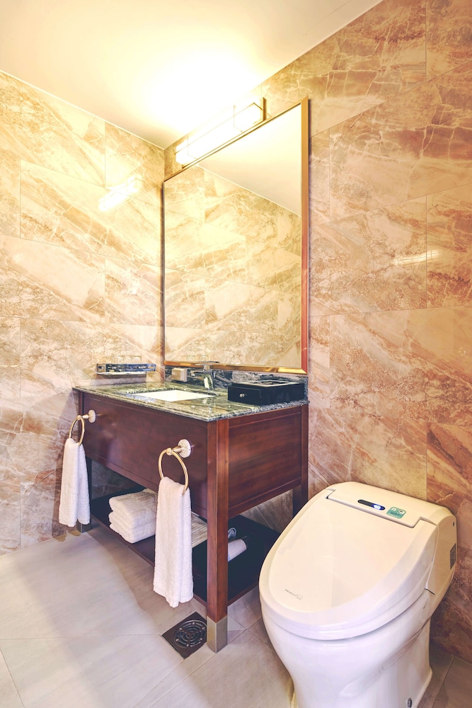 Ocean View Royal Suite with Jacuzzi - Photo 5