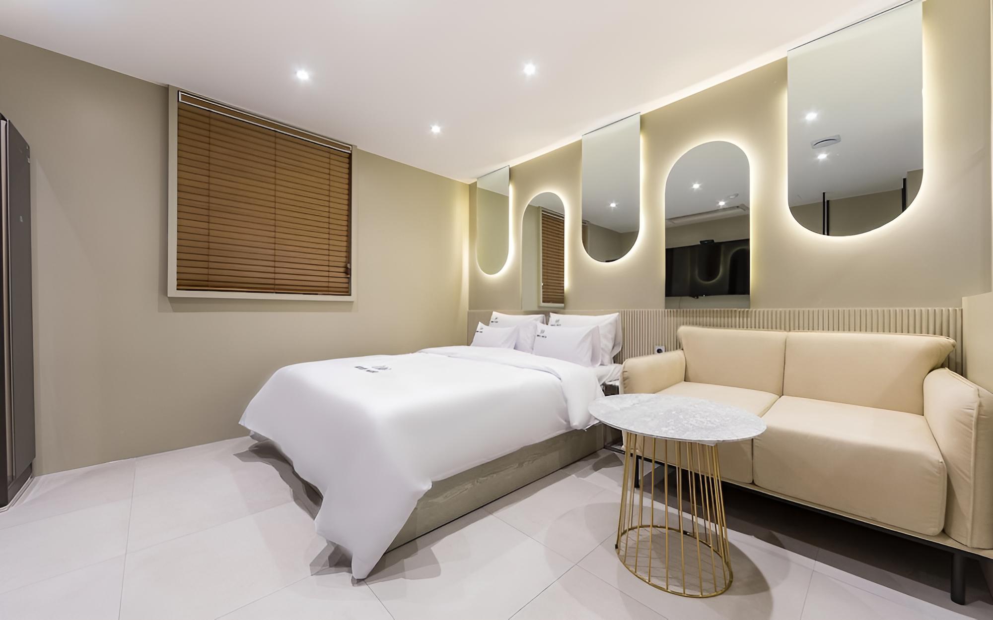 Room (Standard (with styler Netflix availab) - Photo 5