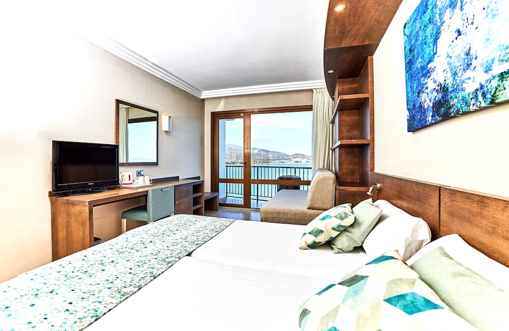 Superior Triple Room, Partial Sea View