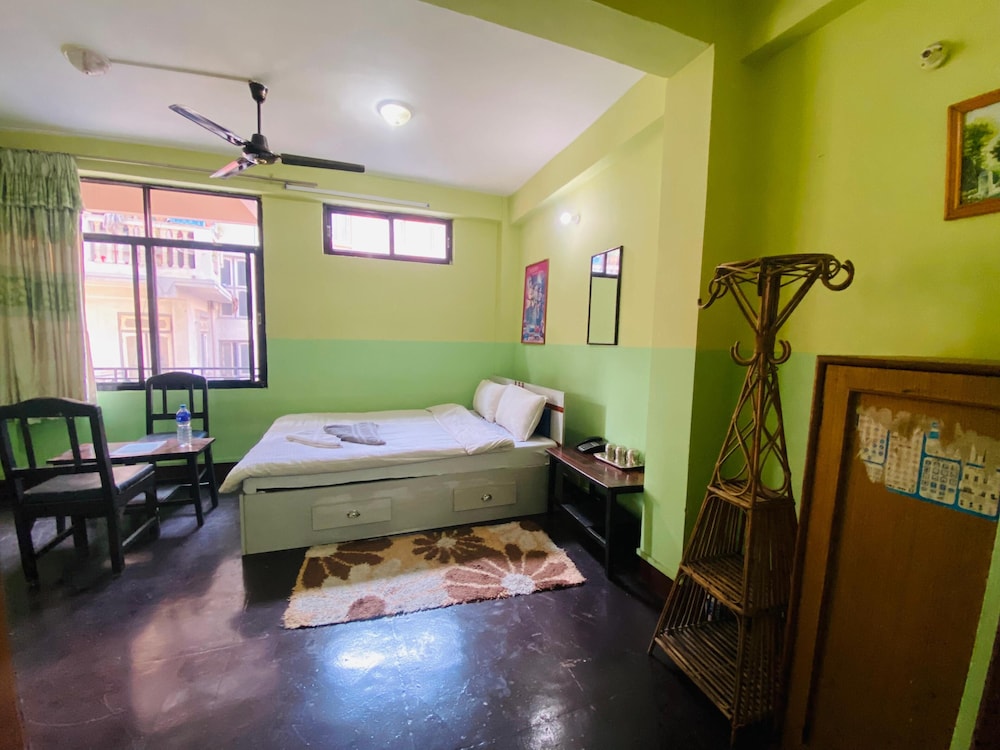 Basic Studio Suite, City View