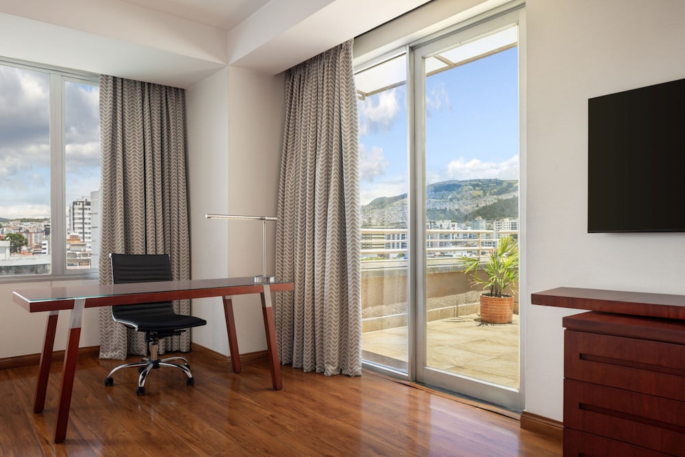 Suite, 1 King Bed, Terrace (City View) - Photo 11