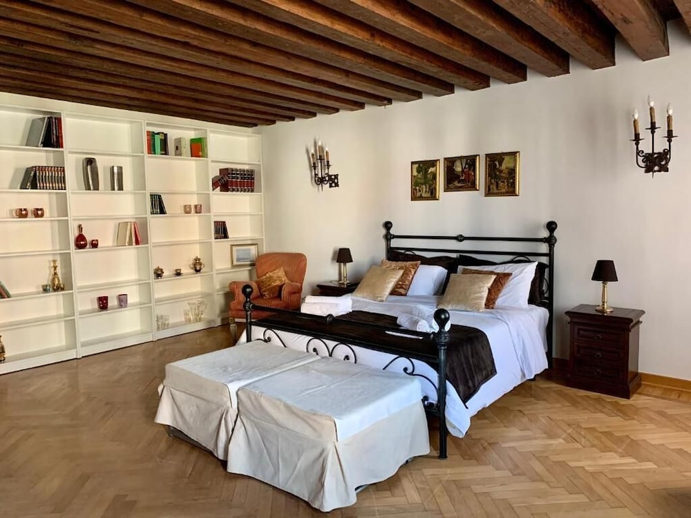 Classic Quadruple Room photo 2