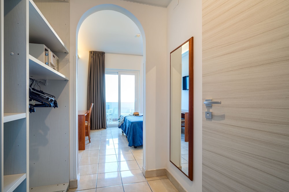 Double Or Twin Room, 1 Bedroom, Sea View