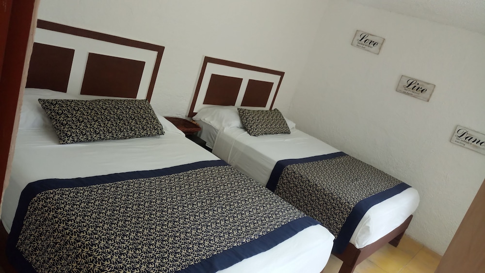 Standard Room, Multiple Beds, Non Smoking