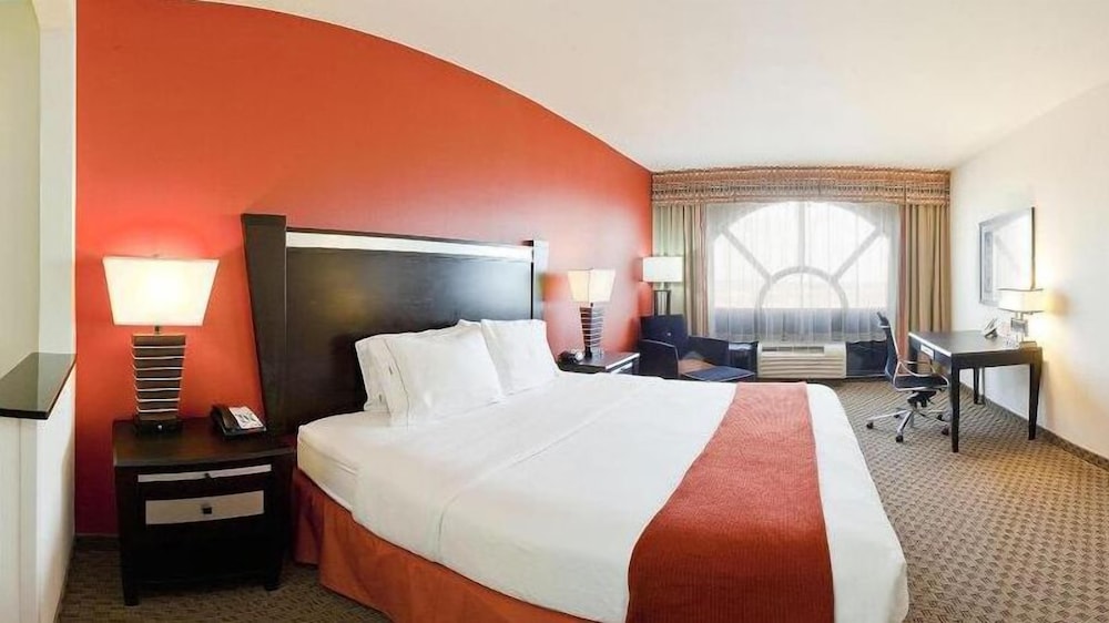 Suite, 1 King Bed with Sofa bed (Wet Bar) - Photo 5