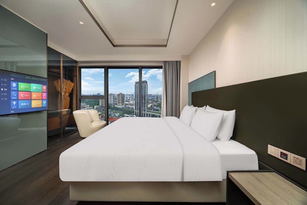 Executive Suite, City View