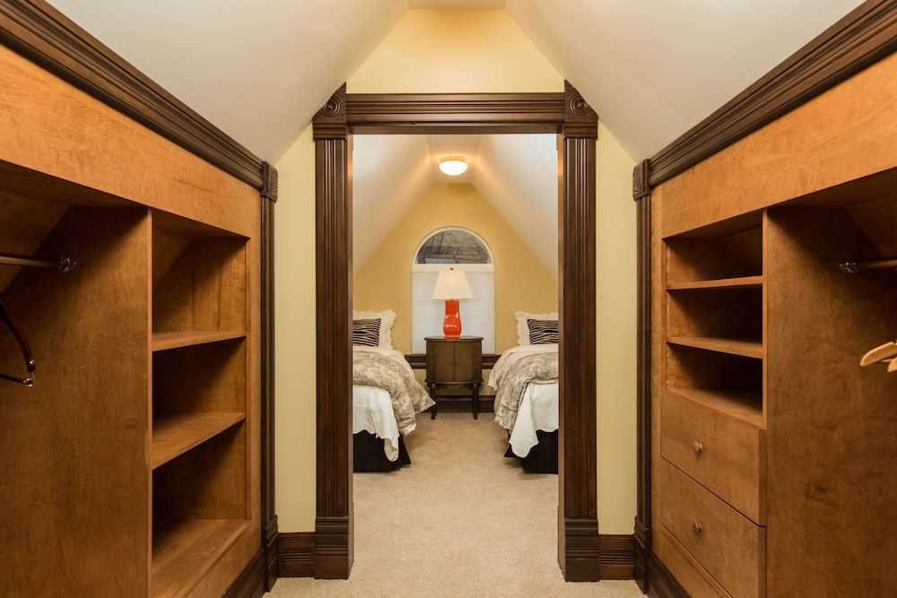 Summit (2 Twin Beds)