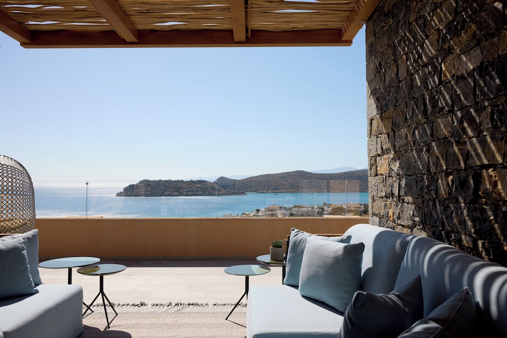 Grand Suite with Private Pool &amp; Outdoor living area - Sea View - Photo 8