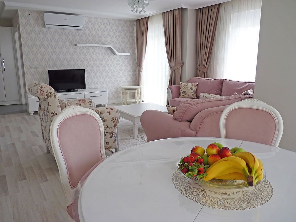 Duplex, 3 Bedrooms (B-8) photo 1