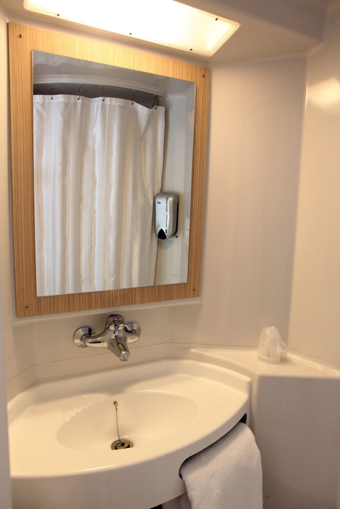 Room, Multiple Beds (Essentiel Plus) - Photo 7