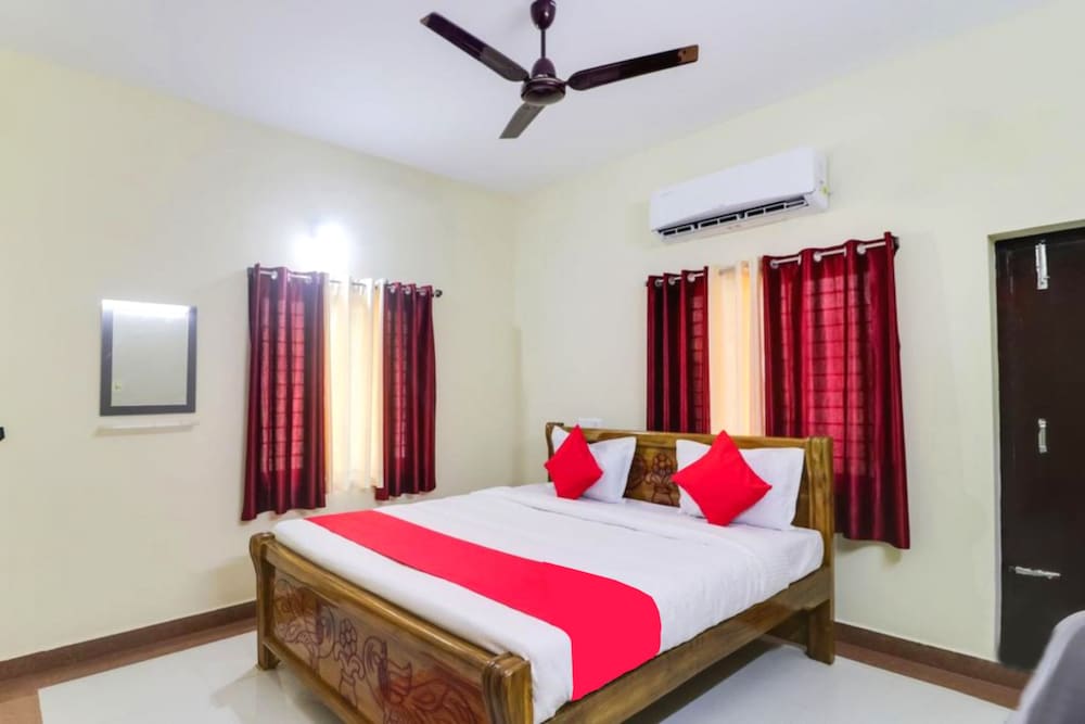 Deluxe Double Room, Multiple Beds, City View photo 1
