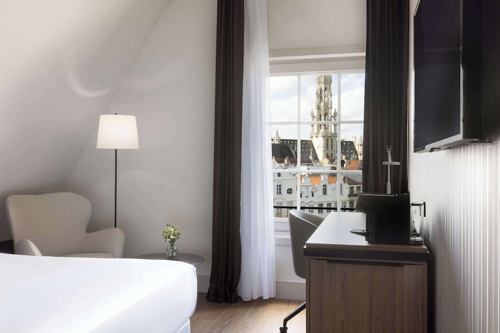 Standard Room (View) thumbnail 5