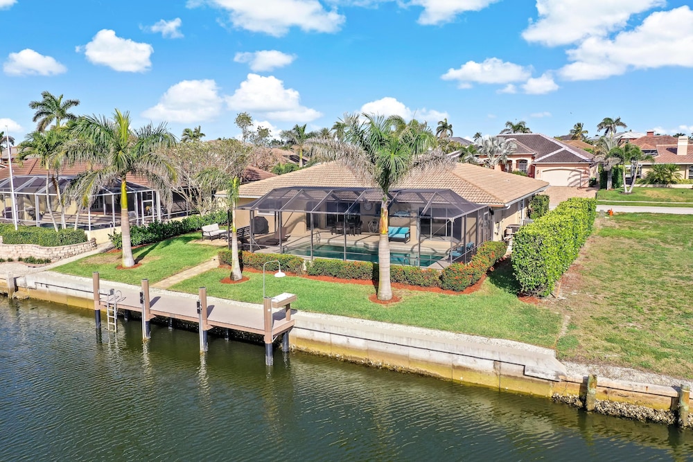 House, Multiple Beds (Waterfront home with pool and western) photo 1