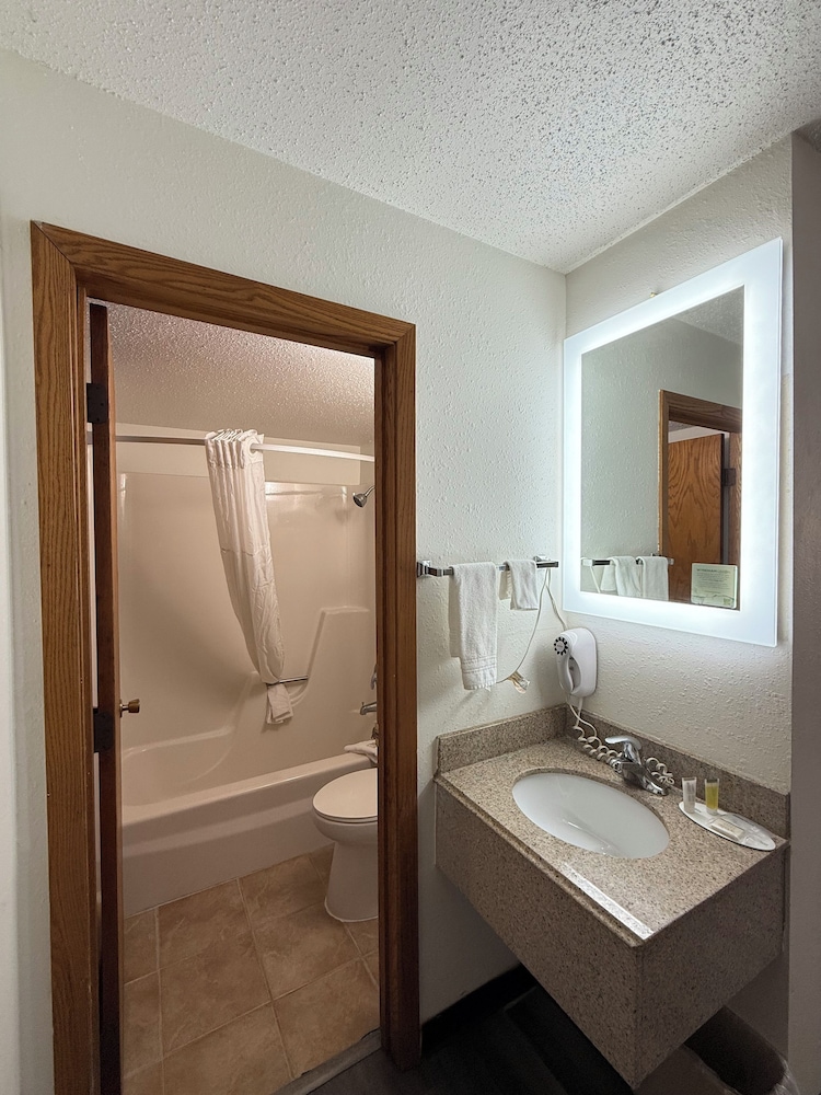 Standard Room, 1 Queen Bed - Photo 2