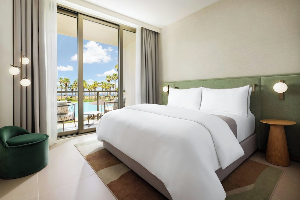 Deluxe Room, 1 King Bed, Balcony, Pool View - Photo 2