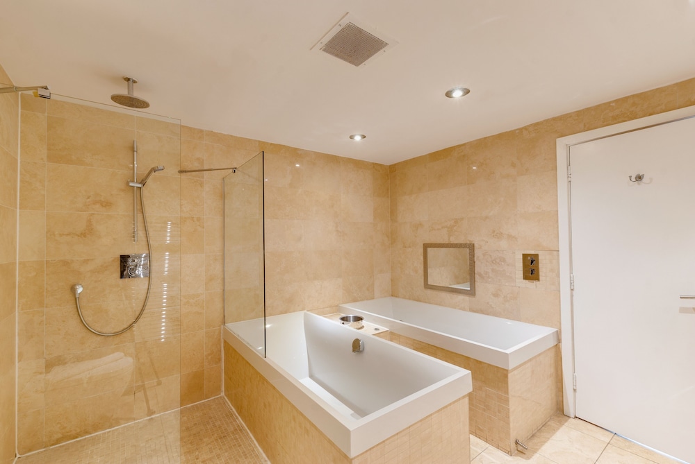 Luxury Suite photo 2