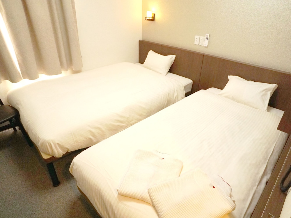 Small Twin Room - Non-Smoking - Photo 3
