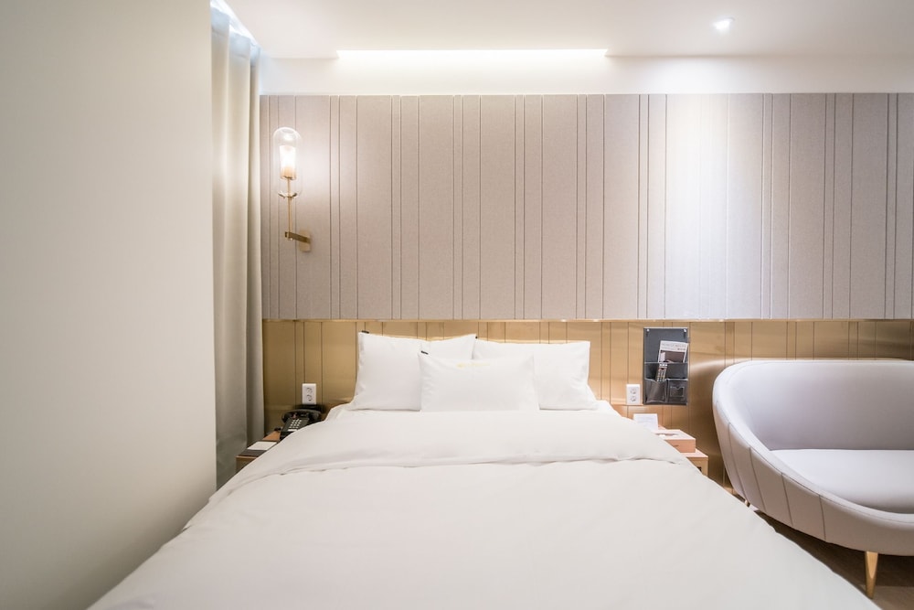 Vip, Jetted Tub - Photo 3