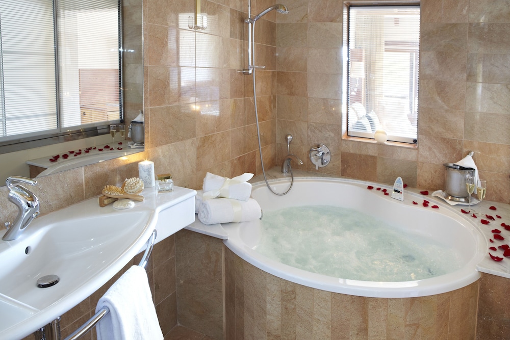 Junior Room, 1 King Bed, Sea View - Photo 8