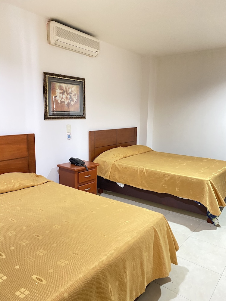 Basic Triple Room, Multiple Beds photo 3