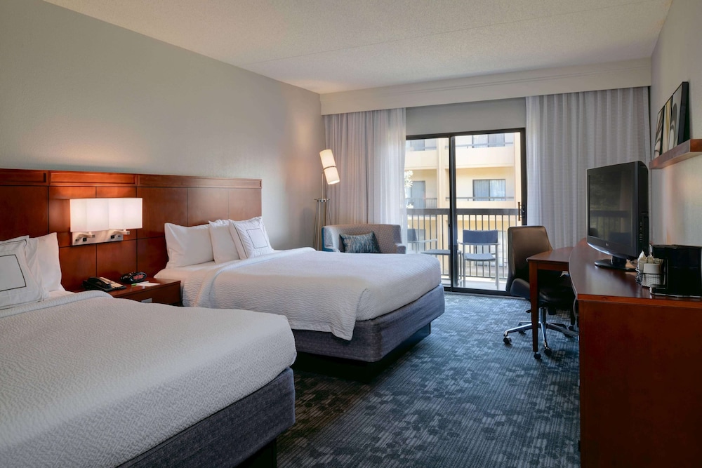 Deluxe Room, 2 Queen Beds photo 1