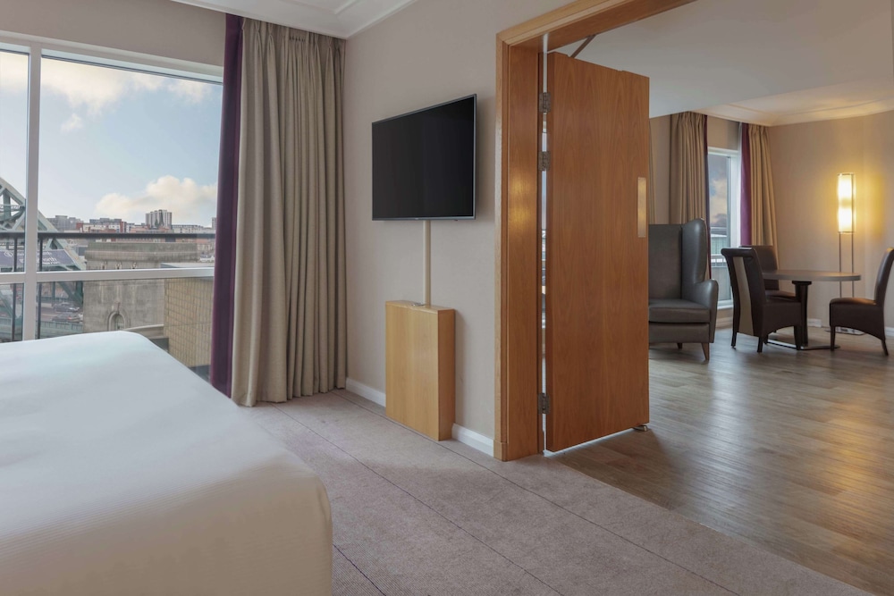 Junior Suite, 1 King Bed photo 2