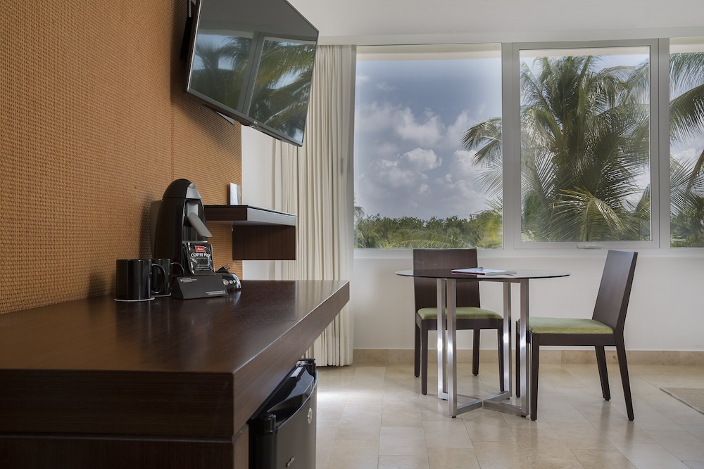 Classic Room, 2 Queen Beds, Terrace
