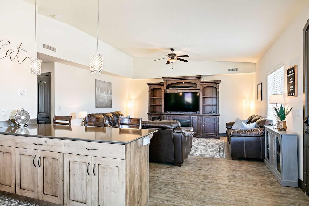 Condo, 2 Bedrooms