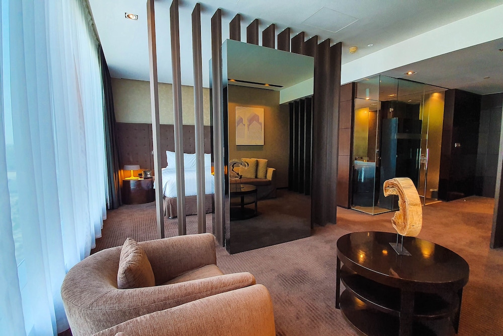 Junior Suite with 1 King Size Bed photo 3