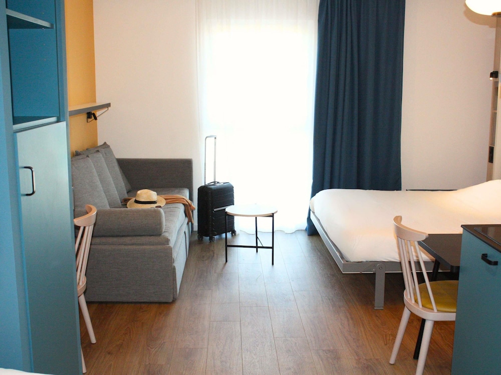 Studio, Multiple Beds - Photo 6