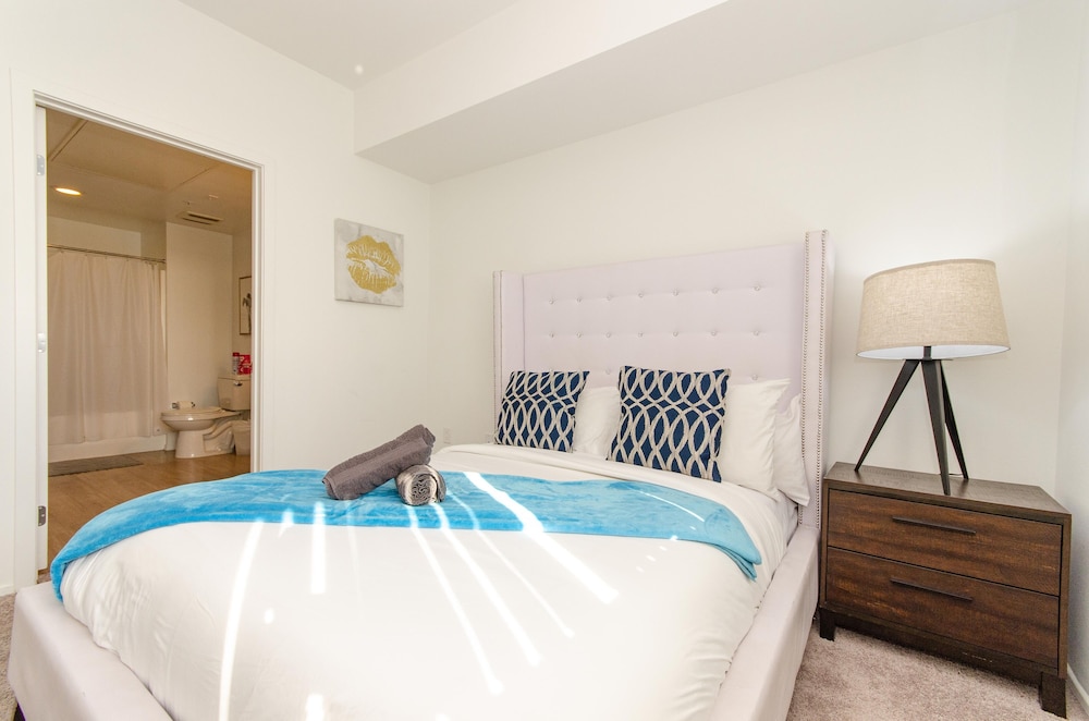 Apartment, 2 Bedrooms, 2 Bathrooms (402)